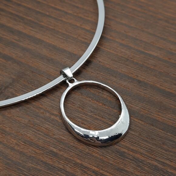 Silver and Crystal Collar Necklace with Oval Pendant - Picture 4 of 7